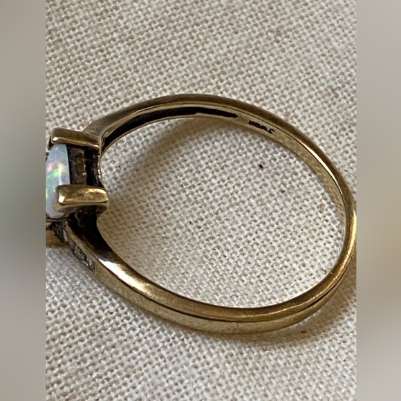 10K Diamond and opal ring Sz 7 - Picture 4 of 4